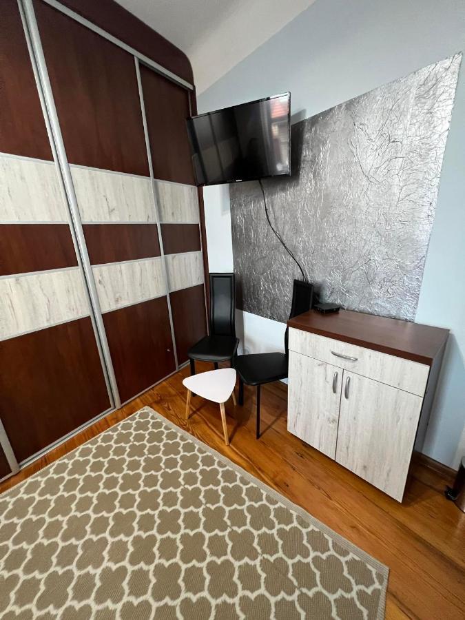 Jednosci Hostel Жельона Гора Екстериор снимка