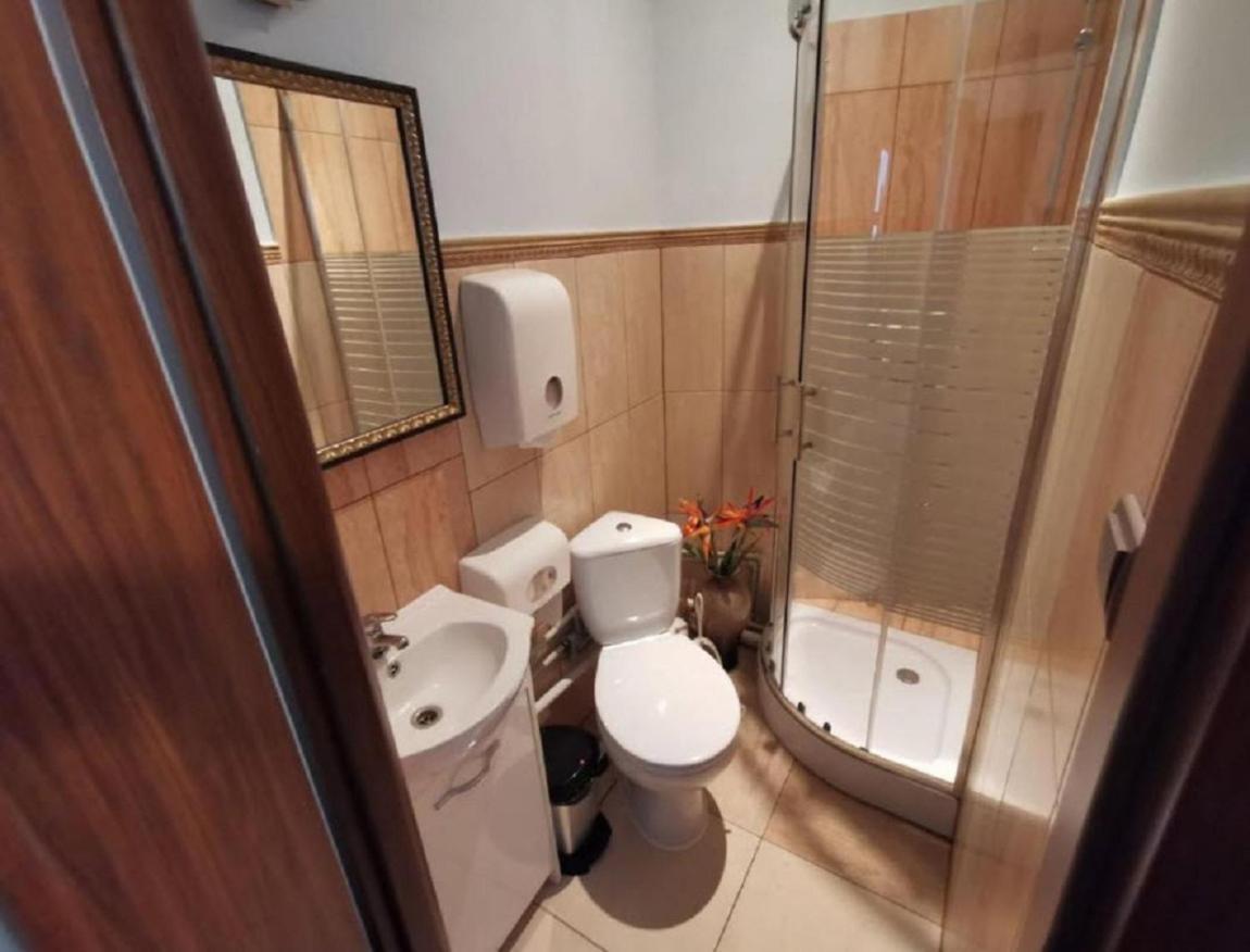 Jednosci Hostel Жельона Гора Екстериор снимка